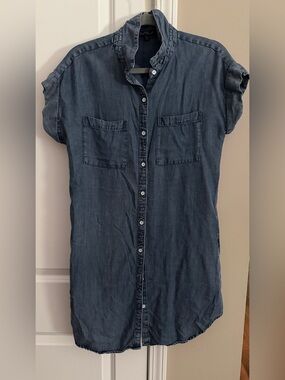 Womens Short Sleeve Button-Up soft Denim dress shirt with pockets - Blue